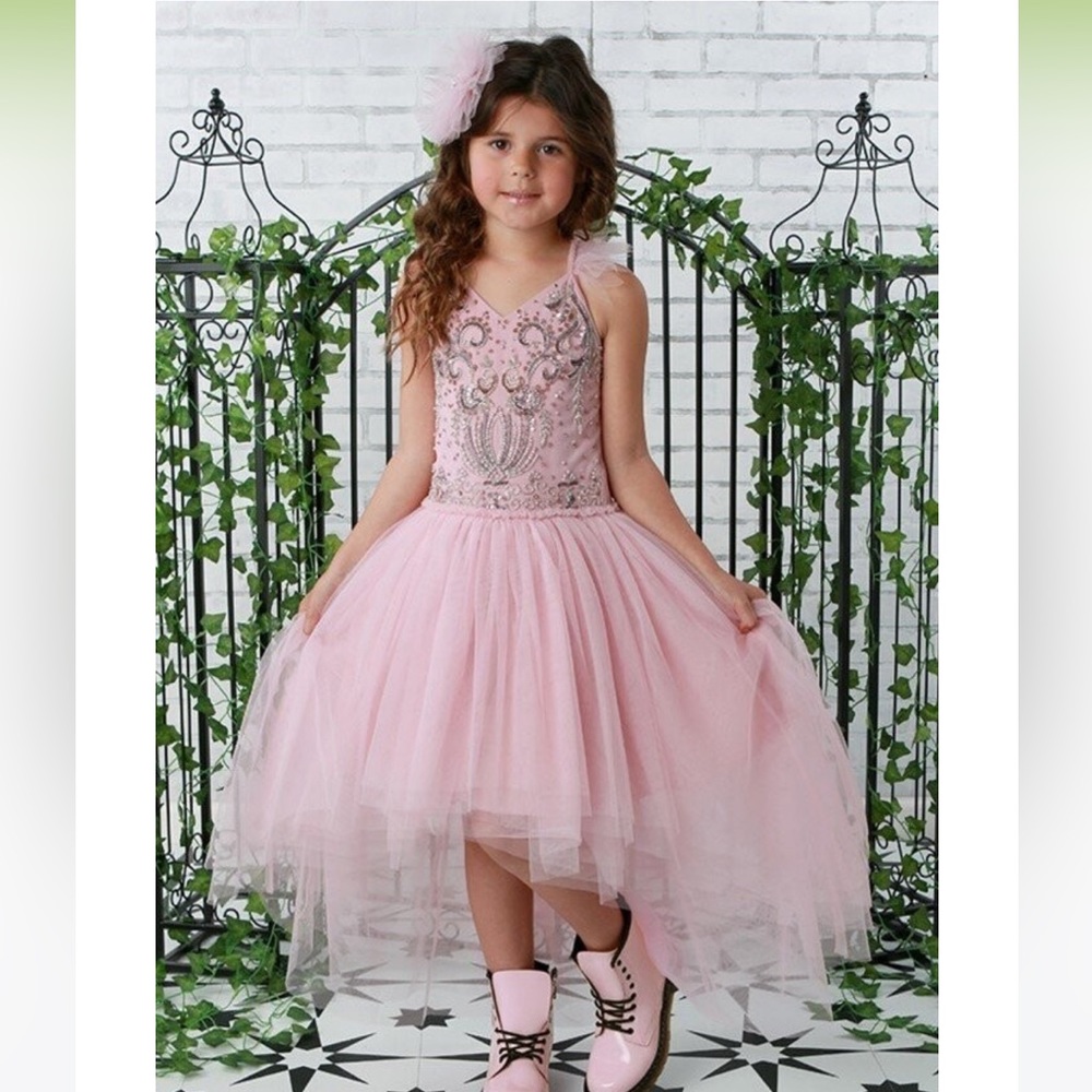 Stunning ooh La La couture girls hi low tulle dress. Size 6x/7